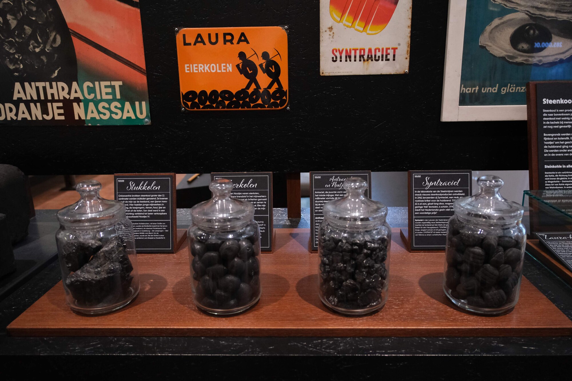 Verschillende soorten steenkool in het mijnmuseum